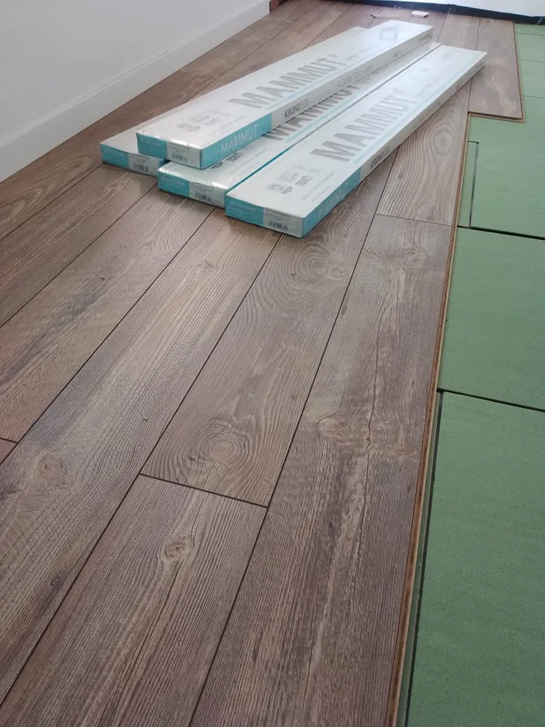 Pisos flotantes Kronotex laminados alemanes AC3 AC4 AC5